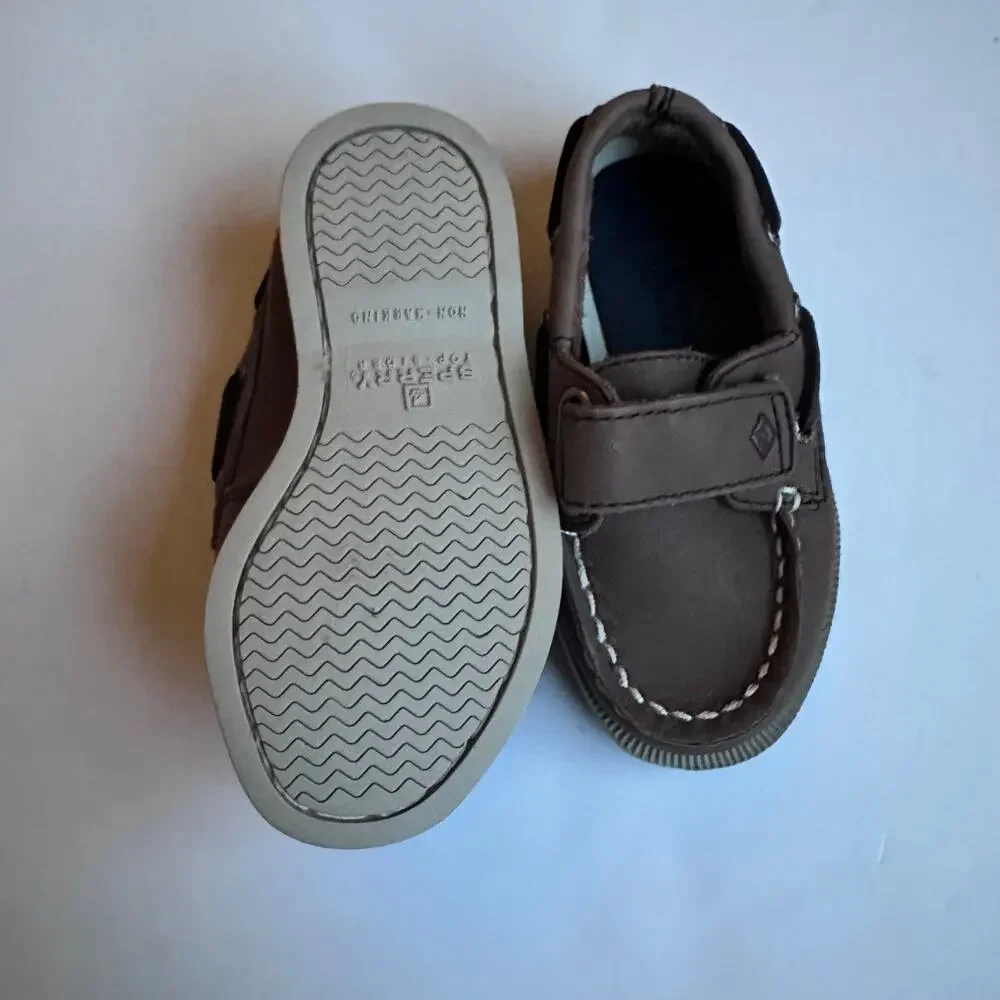 Sperry Halyard Brown Hook & Loop Boat Shoes - Size 5.5
